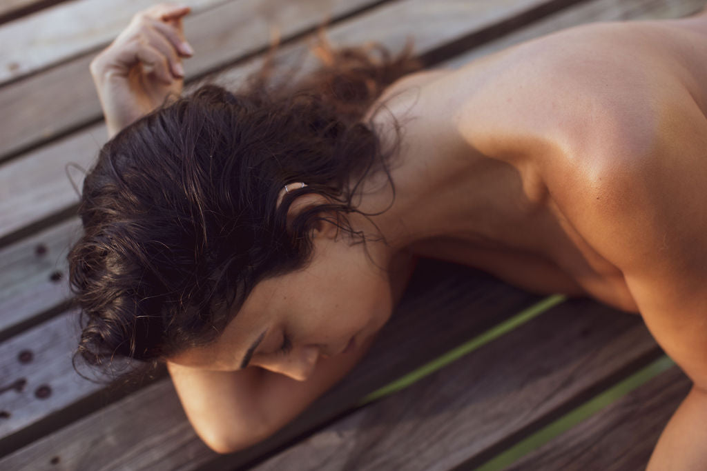 Natural light on a woman’s shoulder and upper back, showing skin texture and tone for an article on internal skin aging.